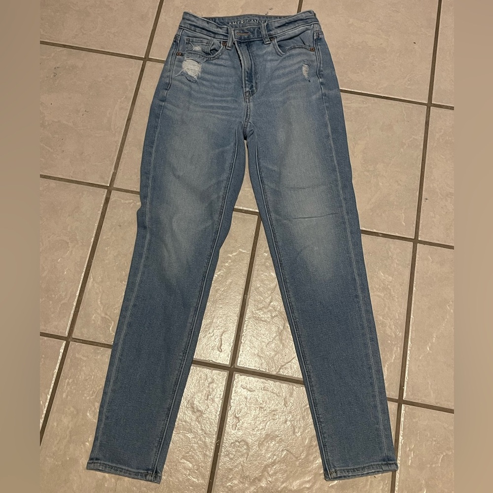 American Eagle Women's Distressed Straight Light Denim Mom Jeans Size 00